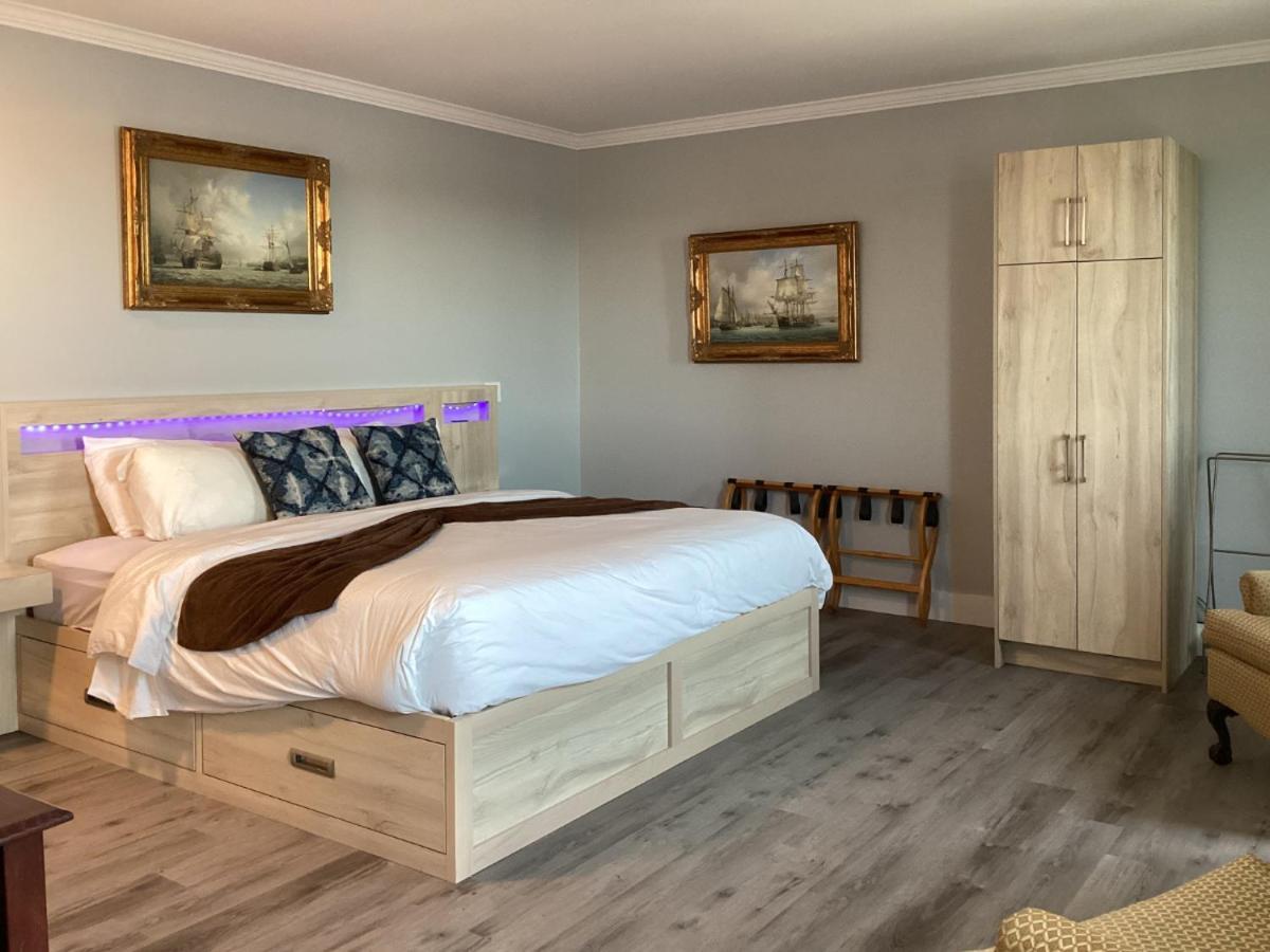 Hotel Arms