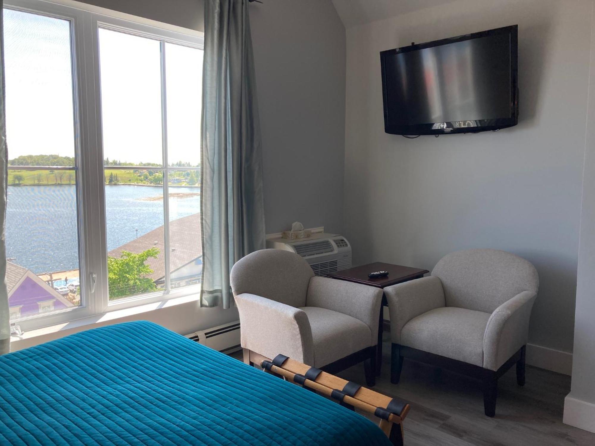 Arms Hotel Lunenburg